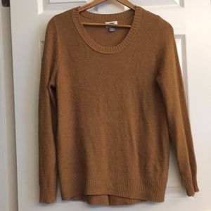 Med-lightweight knit sweater
